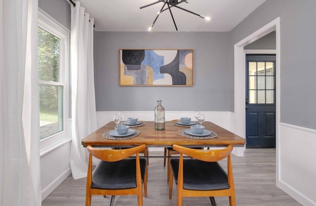 South Austin Bungalow. Large Yard. Pets ok. Close to parks, coffee.