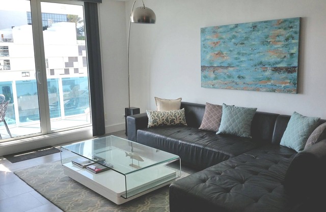 South Beach - Oceanfront Luxury 2 Bedroom Condo, Roney Palace,