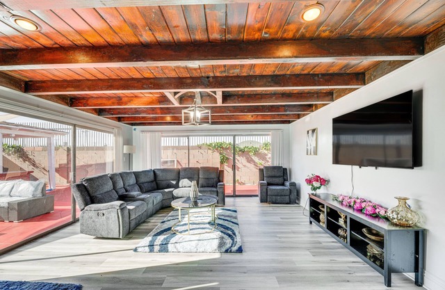 South Central Los Angeles Home w/Patio