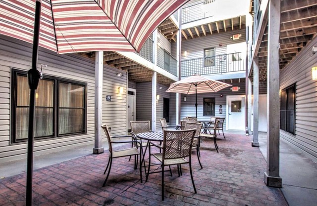 South Haven Condo w/pool by the Black River, restaurants, shops & beaches!