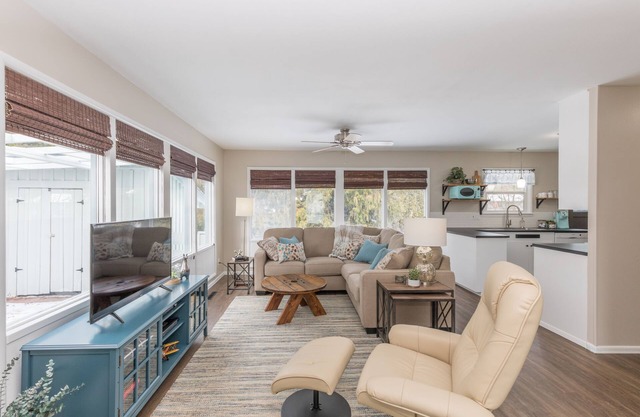 South Hill's Blue Bungalow, A Charming Single Story Home with Lvl 2 EV Chrgr