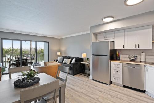 South Seas Bayside Villa 4120 - Chic Marina View Residence with Bikes