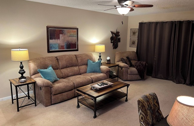 Southern Comfort - Beautiful and spacious 2/2 condo - pool and nature view!