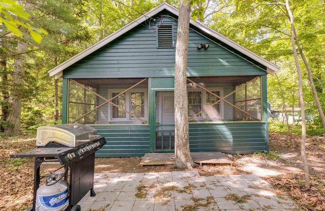 Southold Cottage w/Patio & Grill - Walk to Beach!