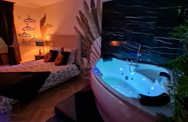 Spa, sauna, tropical rain sky, complimentary bottle, romantic night