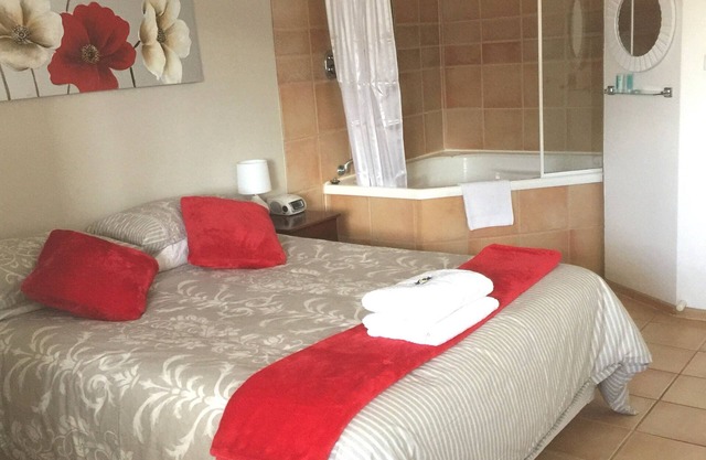 SPA Unit - in the Main St of the Historic Town of York.