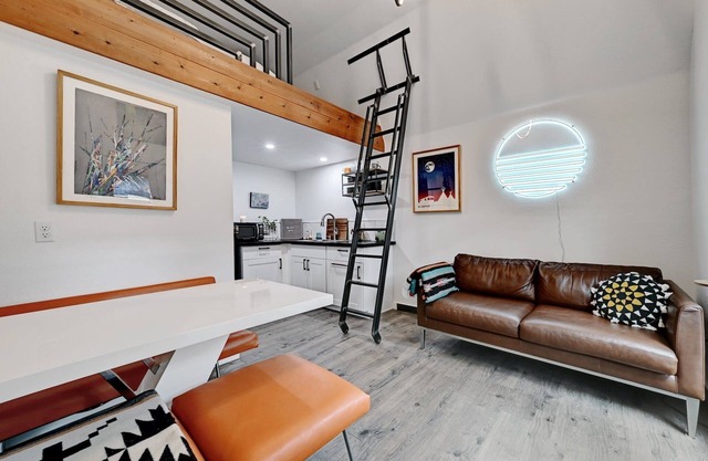 Space Cowboy: Modern Tiny House in East Austin