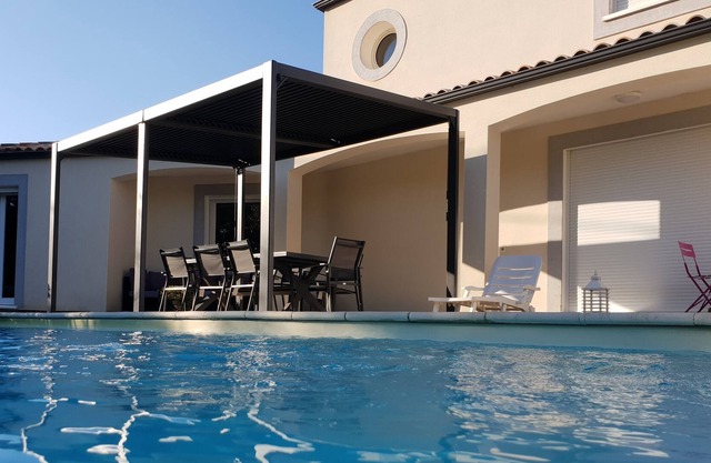 Space, modern comfort, relaxed lifestyle, swimming pool, pétanque court