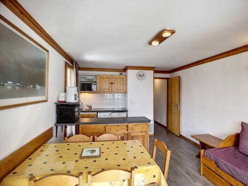 Spacieux Appartement 3 Pièces, 2 Chambres, 2 Salles de Bain, Exposition Ouest - Les Menuires - FR-1-178-347