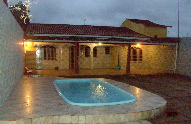 Spacious 02-bedroom house with pool
