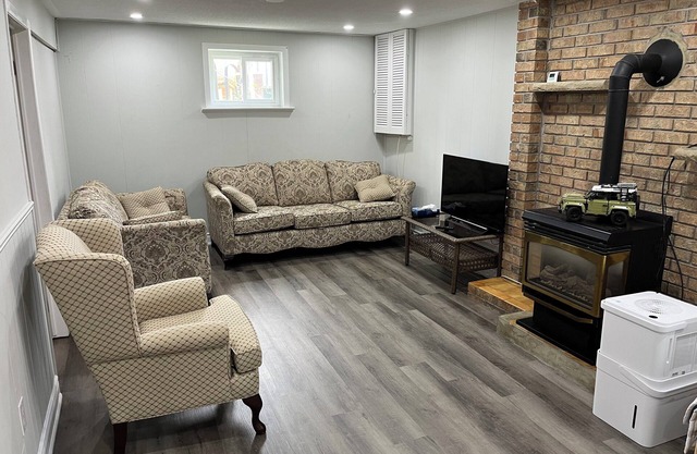 Spacious 1+1 Bed 1 Bath house in Mississauga