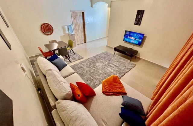 SPACIOUS 1,2 BEDROOM APARTMENT WITH GYM,SWIMMIMING POOL &LAKE VIEW