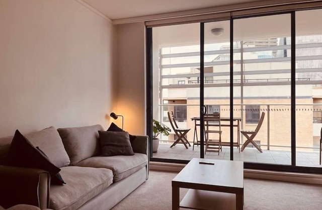 Spacious 1 bdm apt w/pool, gym & internal parking