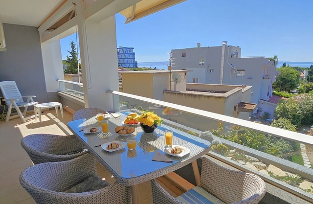 Spacious 1 Bed Apartment in Vibrant District of Split With Great Night Life
