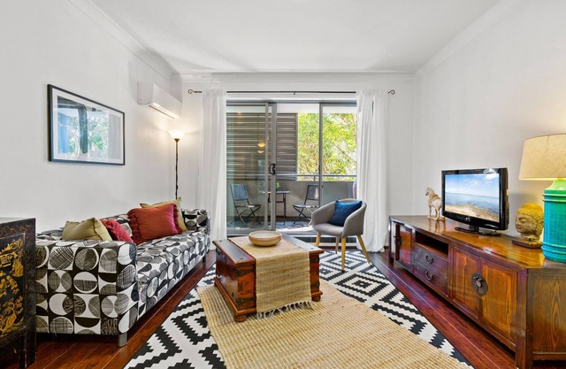 Spacious 1-Bed with Pool & Gym 5 Minutes from CBD