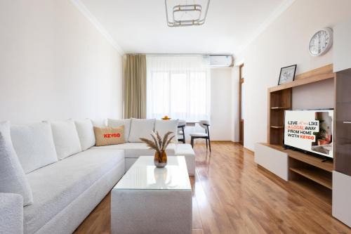 Spacious 1 bedroom apartment KEYGO #0176 sophistication and privacy near Tsitsernakaberd Park