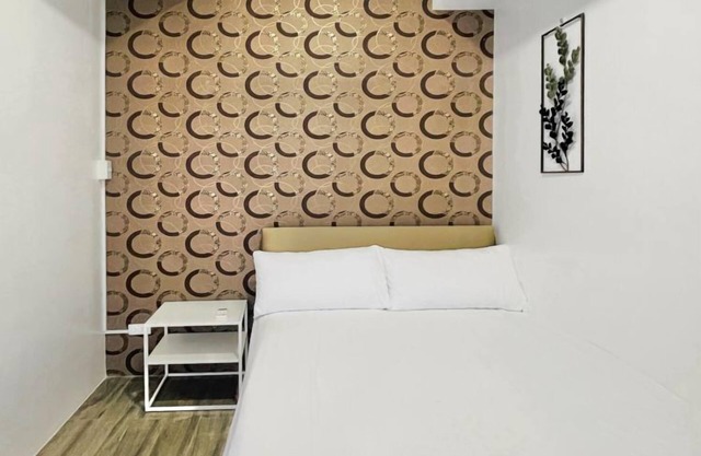 Spacious 1-BR Condo with Balcony and Pool