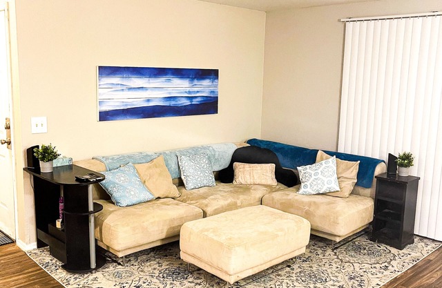 Spacious 1B w/Parking!
