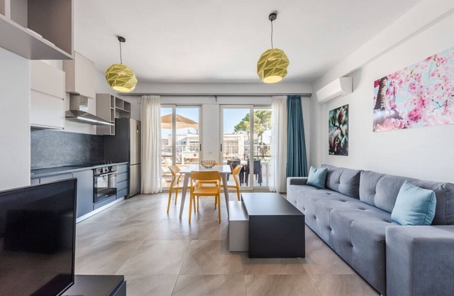 Spacious 1BR Apartment with Resort Access