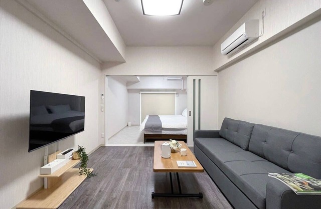 Spacious 1BR Apt For 6 Ppl Great Location with room wifi