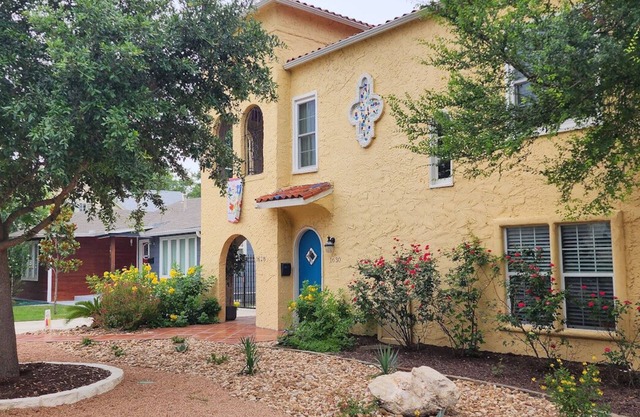Spacious (2/1, 1100 sqf) - 5 -15 minutes to Airport, Downtown, SeaWorld, etc.