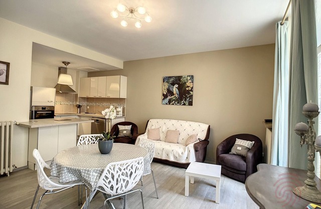Spacious 2-Bedroom Apartment with Modern Amenities, 50m from City Center and Thermes in Lamalou