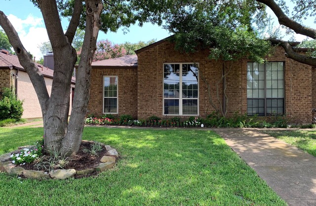 Spacious 2 bed/2bath Beautifully Updated in Lower Greenville/Lakewood