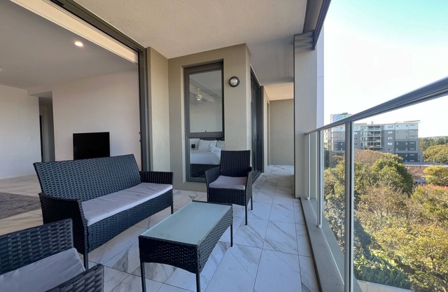 Spacious 2 bedroom Apartment Near PA Hospital