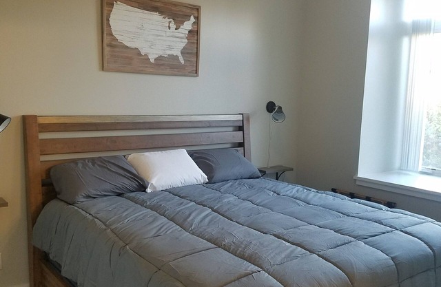 Spacious 2-bedroom, 2-bathroom Industrial Style Loft Apartment. Village locale!