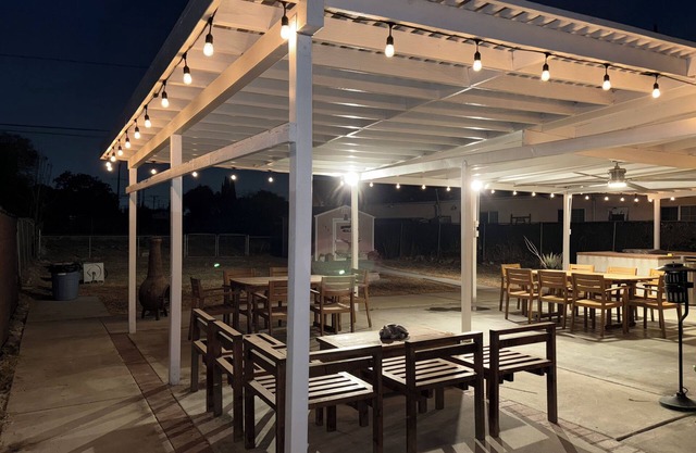 Spacious 2-bedroom house with King Bed, WiFi, near LAX, Sofi, Dignity