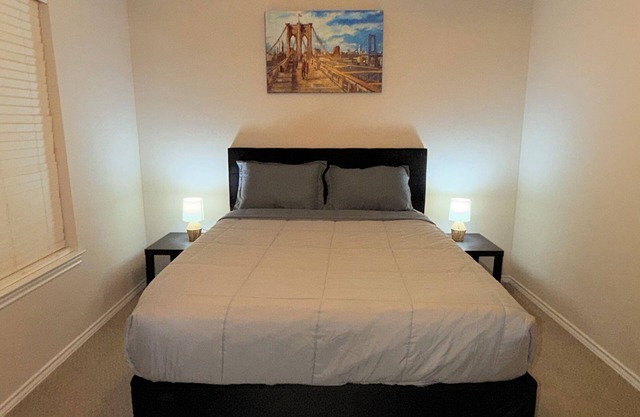 Spacious 2 Bedroom House | Everything within 4 mins Drive