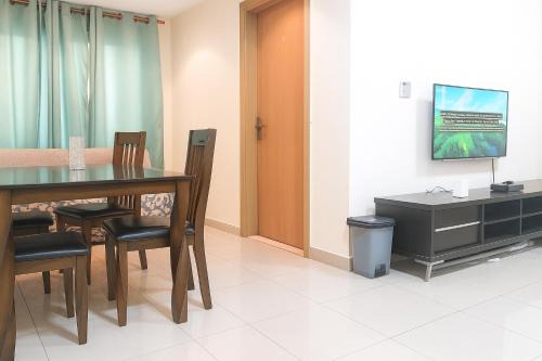 SPACIOUS 2BHK VACATION HOME IN DUBAI SHARJAH BORDER By MAUON COM