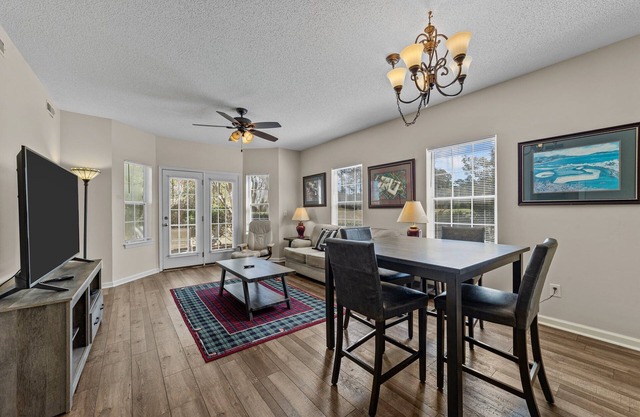 Spacious 2BR/2BA Golf Villa that sleeps 8 at Famous Legends Golf Course