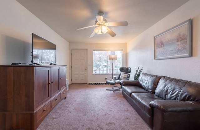 Spacious 2BR House Historic Downtown Roseville