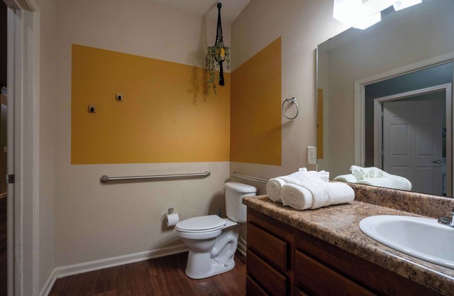 Spacious 2BR Retreat | King Beds | Pool & 24/7 Gym