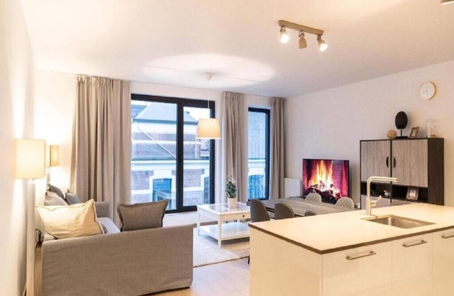 Spacious 2BR walk to Diamond District Jacob