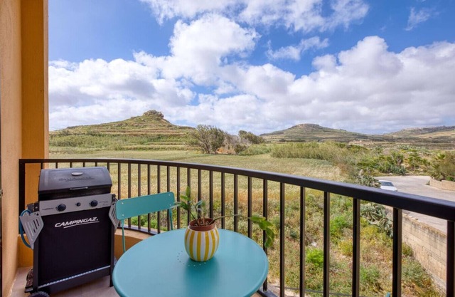Spacious 2BR with Nature Views & Balcony BBQ, Gozo