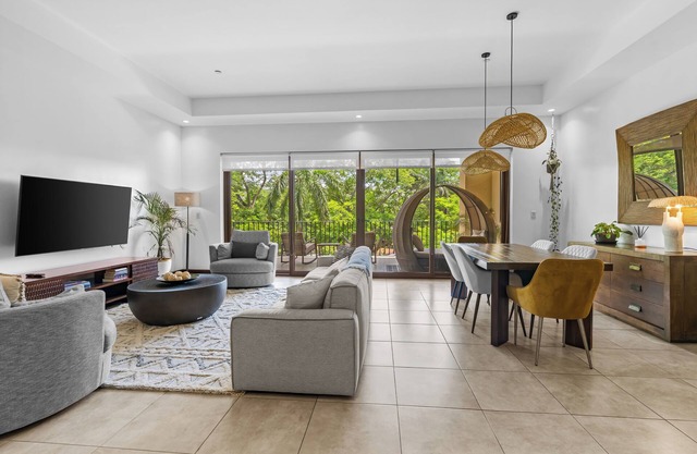 Spacious 3 Bedroom Condo - Walk to the Beach