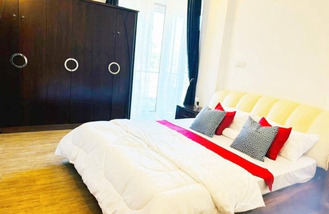 Spacious 3-bedroom apartment in marvelous Dar es Salaam with fitness room, AC