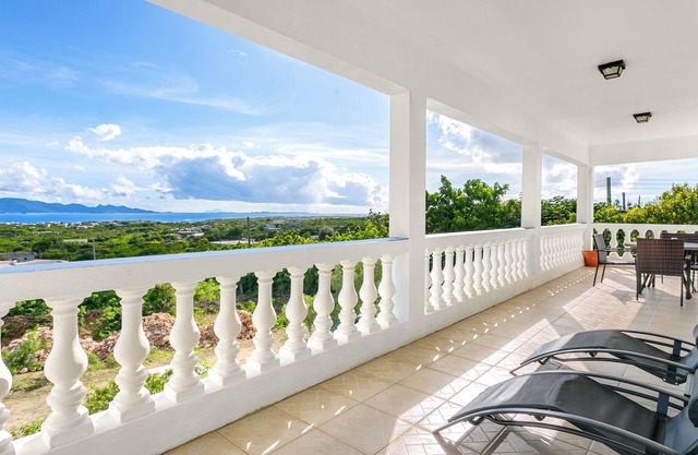 Spacious 3-bedroom, 2-bathroom apartment with AC in The Valley