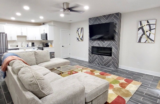 Spacious 3-bedroom & 2 baths apartment for your Quantico & DC Stay with WiFi