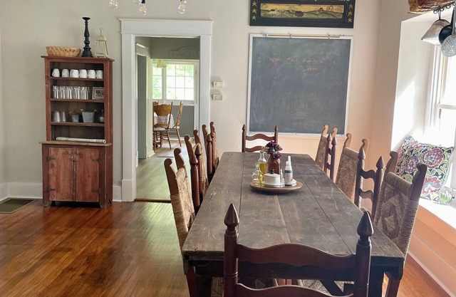 Spacious 3 bedroom, 2 bathroom Home!
