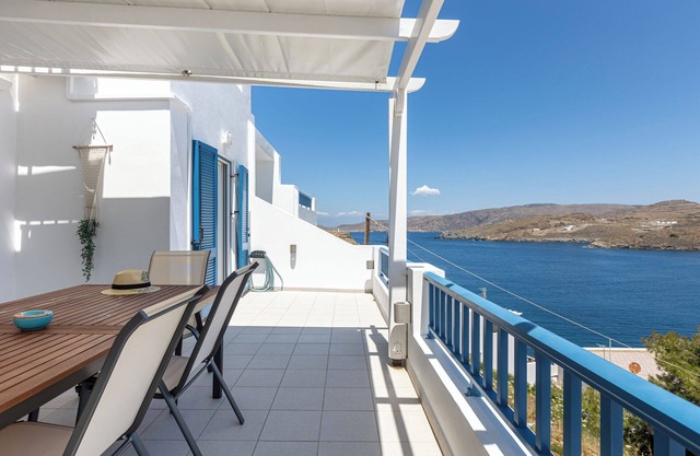 Spacious 3-bedroom apartment with AC, WiFi in charming Kythnos Island