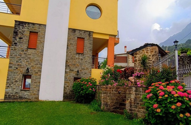 Spacious 3-bedroom apartment with AC, WiFi in marvelous Mantio