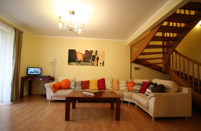 Spacious 3 bedroom apartment with parking