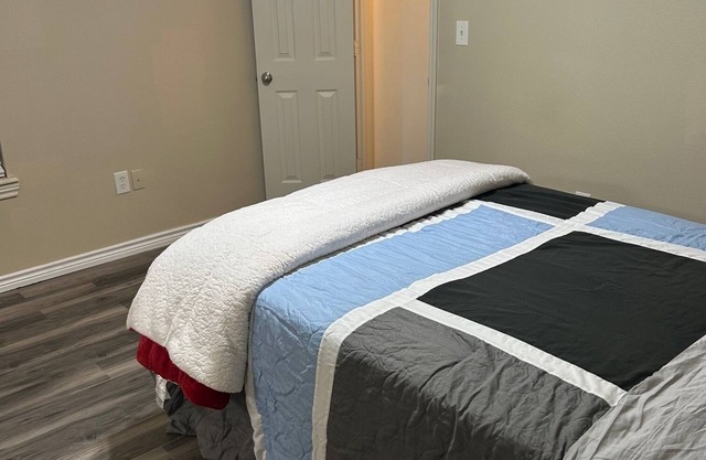 Spacious 3-bedroom Duplex in pleasant Lubbock with AC, WiFi Close to University