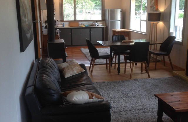 Spacious 3 Bedroom house. 2 minute walk to Fairlie town & famous pies!
