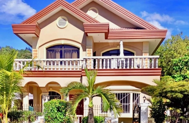 Spacious 3-bedroom house in Subic with AC, WiFi, Pool & Parking. Relax & unwind