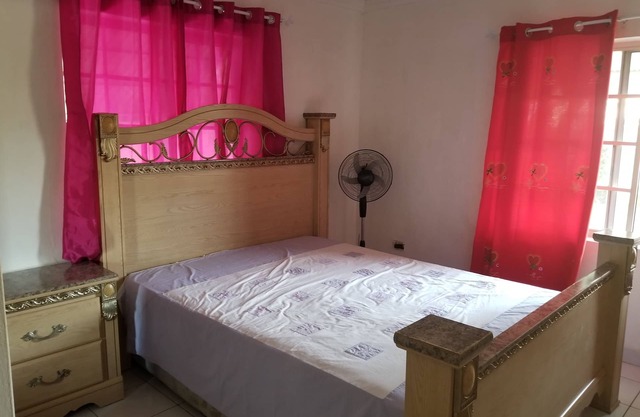 Spacious 3-bedroom building in amazing Spanish Town with WiFi