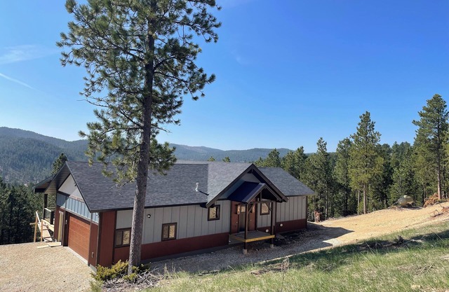 Spacious, 3 bedroom private cabin on 6 acres. Near Mickelson trail & Deadwood